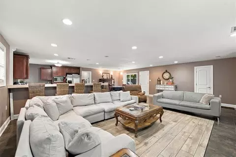 Living - 605 Markham Dr, Slidell, LA 70458 photo 1 of 2