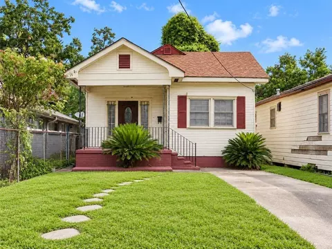 9411 Stroelitz St, New Orleans, LA 70118