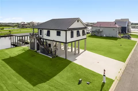 102 Kingfisher Ln, Port Sulphur, LA 70083