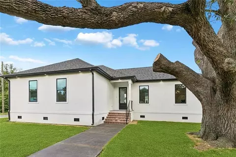 Exterior - 7205 Easy St, Arabi, LA 70032 photo 2 of 3