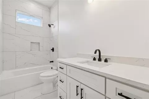 Bath - 7205 Easy St, Arabi, LA 70032 photo 3 of 3