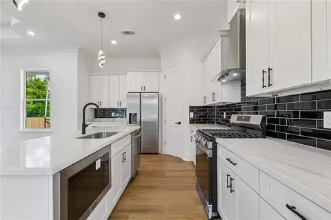 Kitchen - 7205 Easy St, Arabi, LA 70032 photo 2 of 2