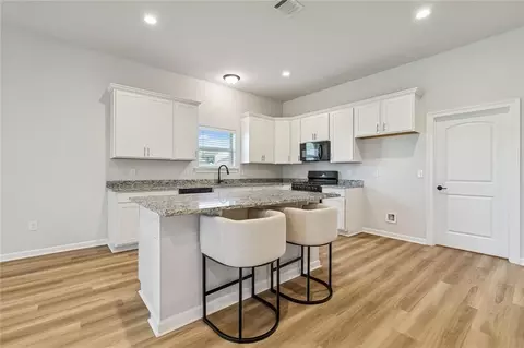Kitchen - 75538 Joyce Dr, Covington, LA 70435 photo 2 of 2