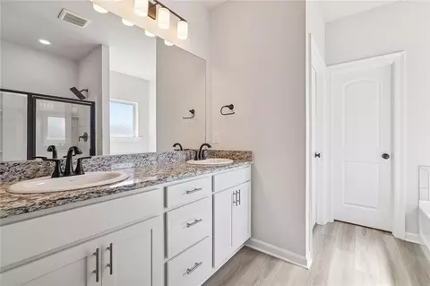 Bath - 75538 Joyce Dr, Covington, LA 70435 photo 3 of 3