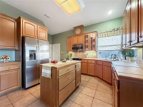 Kitchen - 710 Waxwing Dr, Mandeville, LA 70448 photo 2 of 3