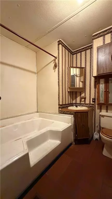 Bath - 27 Kendall Ln, Boyce, LA 71409 photo 2 of 2
