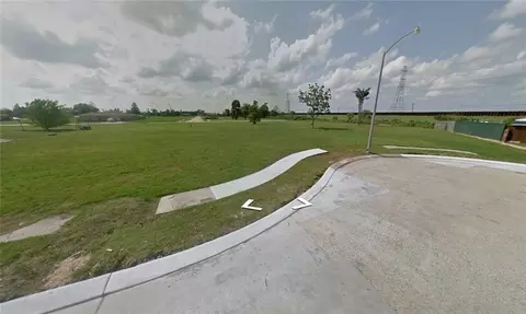 4020 Hamlet St, Chalmette, LA 70043