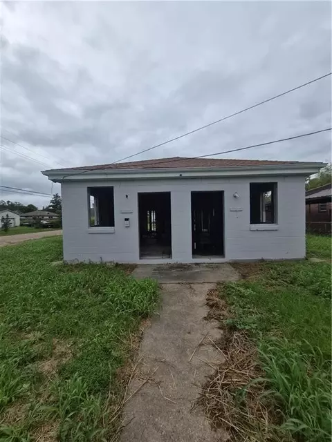 1300-02 Charbonnet St, New Orleans, LA 70117
