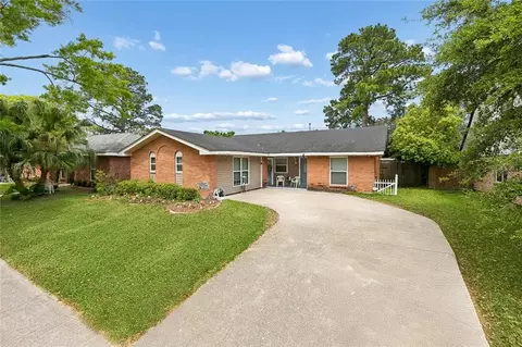 5700 Albany Ct, New Orleans, LA 70130