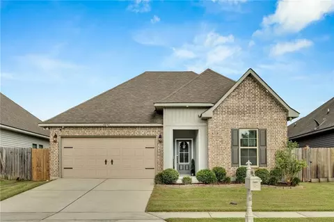 5037 Park Shore Dr, Marrero, LA 70072