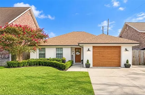 2905 Mayflower St, Meraux, LA 70075