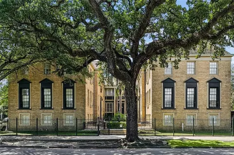 3300 St Charles Ave #9, New Orleans, LA 70115