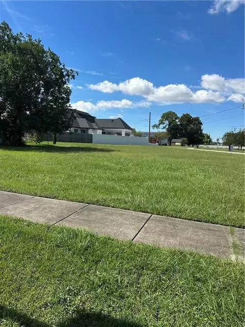 1912 Benjamin Dr, Arabi, LA 70032