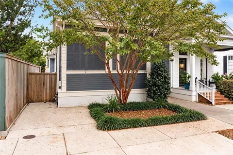 1712 Peniston St, New Orleans, LA 70115