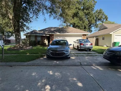 2512 Amy Dr, Laplace, LA 70068