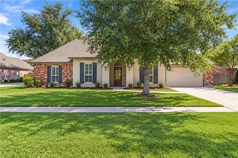 228 Grand Oaks Dr, Madisonville, LA 70447