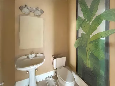 Bath - 412 E Honors Point Ct, Slidell, LA 70458 photo 2 of 2