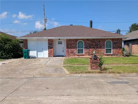 2325 Yorktowne Dr, Laplace, LA 70068