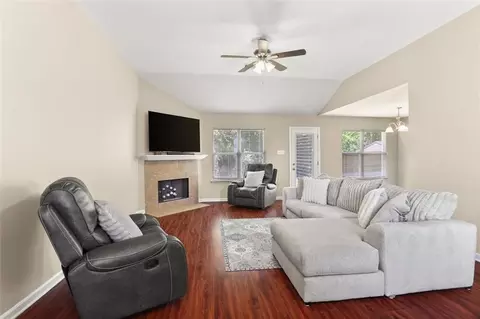 Living - 305 Allie Ln, Luling, LA 70070 photo 1 of 2
