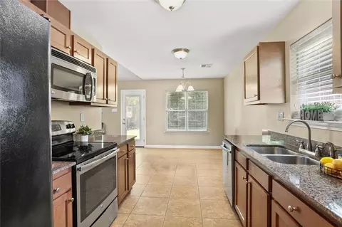 Kitchen - 305 Allie Ln, Luling, LA 70070 photo 3 of 3