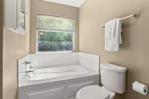 Bath - 305 Allie Ln, Luling, LA 70070 photo 2 of 3