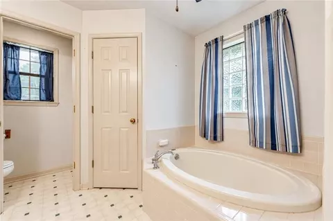 Bath - 285 Leavines Rd, Boyce, LA 71409 photo 5 of 9