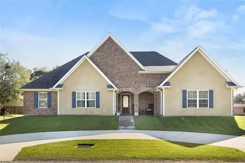 129 St Anthony St, Luling, LA 70070