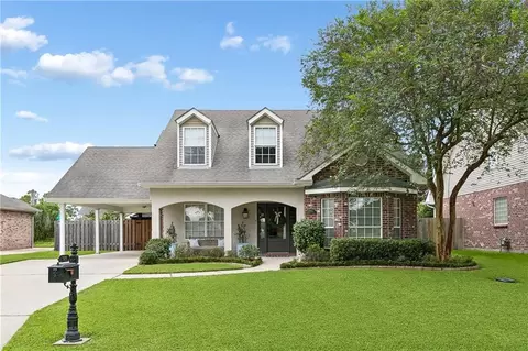 725 Cazalard St, Belle Chasse, LA 70037