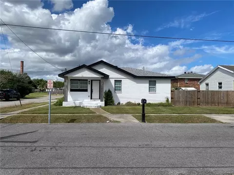 2300 Delille St, Chalmette, LA 70043