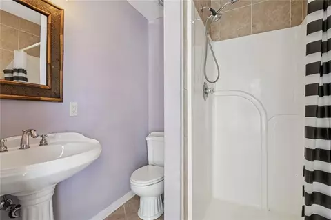 Bath - 108 Cottage Dr, Luling, LA 70070 photo 4 of 4
