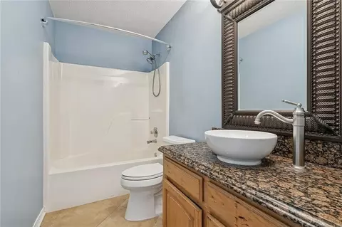 Bath - 108 Cottage Dr, Luling, LA 70070 photo 3 of 4