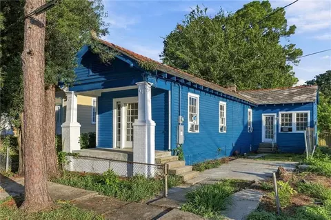 525 Burmaster St, Gretna, LA 70053