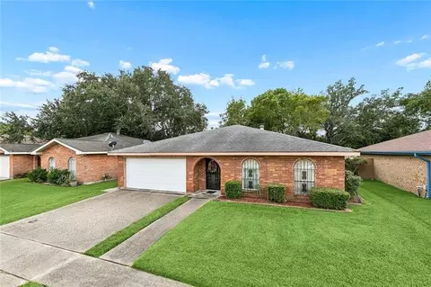 7912 Sandy Cove Dr, New Orleans, LA 70128