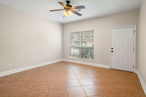 Living - 104 Covington Meadow Cir, Covington, LA 70433 photo 1 of 3