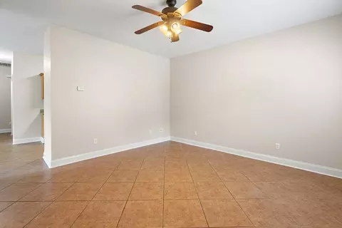 Living - 104 Covington Meadow Cir, Covington, LA 70433 photo 3 of 3