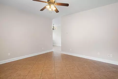 Living - 104 Covington Meadow Cir, Covington, LA 70433 photo 2 of 3