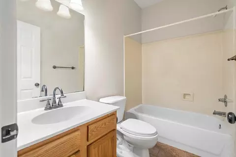 Bath - 104 Covington Meadow Cir, Covington, LA 70433 photo 2 of 2