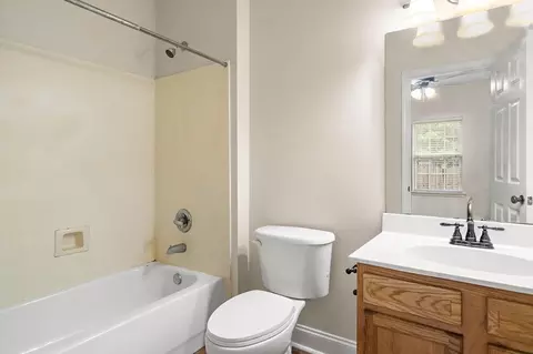 Bath - 104 Covington Meadow Cir, Covington, LA 70433 photo 1 of 2