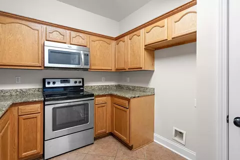 Kitchen - 104 Covington Meadow Cir, Covington, LA 70433 photo 3 of 3