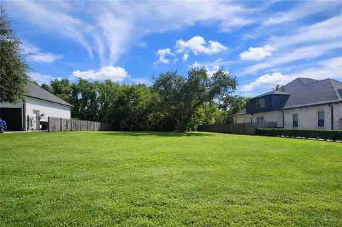 106 Green Trails Dr, Belle Chasse, LA 70037