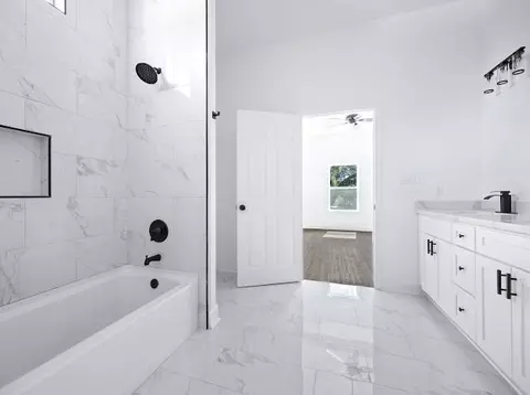 Bath - 2616 Guerra St, Violet, LA 70092 photo 2 of 4