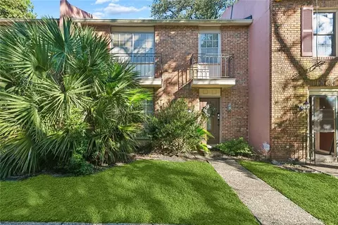 5702 Prince Ln, New Orleans, LA 70126