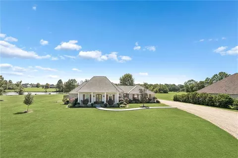 221 Highland Crest Dr, Covington, LA 70434