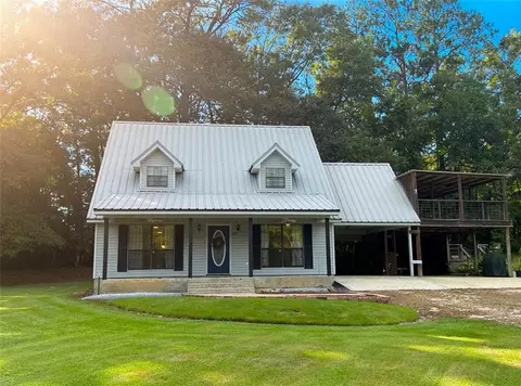 18079 Country Ln, Bogalusa, LA 70427