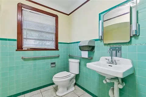 Bath - 1302 Williams Blvd, Kenner, LA 70062 photo 1 of 2