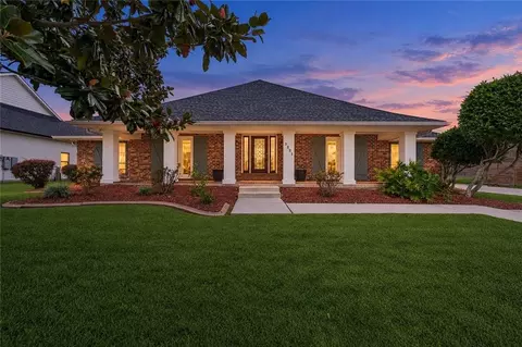 3521 Lake Palourde Dr, Harvey, LA 70058