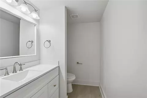 Bath - 48 Bleu Lake Dr, Covington, LA 70435 photo 1 of 4