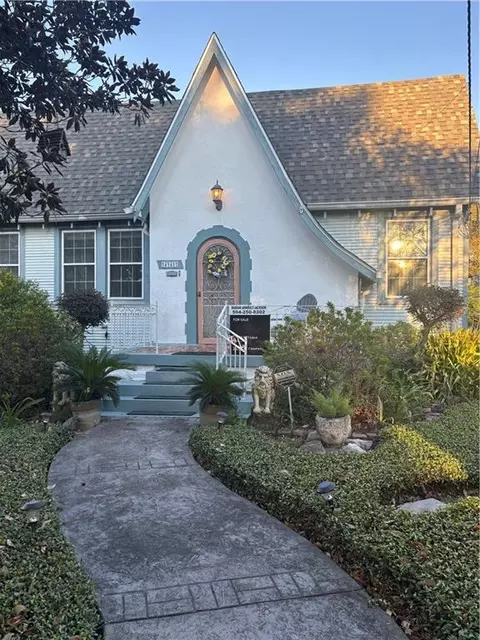 4945 Arts St, New Orleans, LA 70122