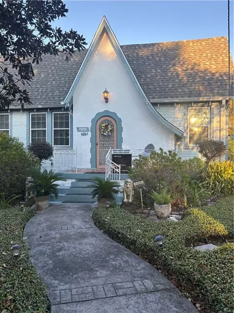 4945 Arts St, New Orleans, LA 70122