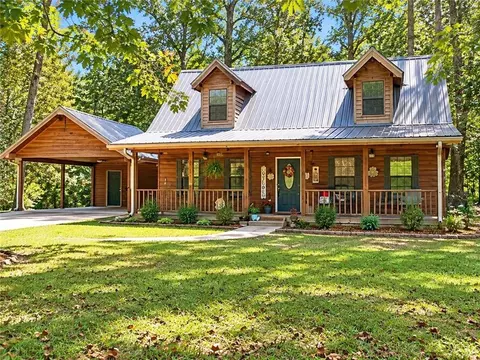 52 Shady Oak Ln, Poplarville, MS 39470